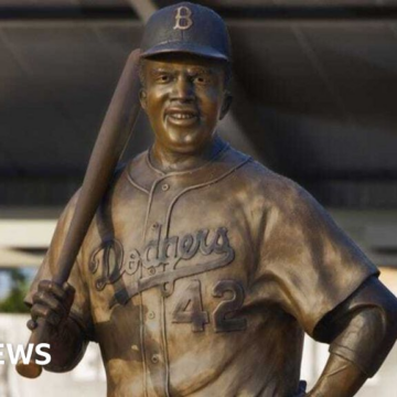 Man pleads guilty to stealing Jackie Robinson statue