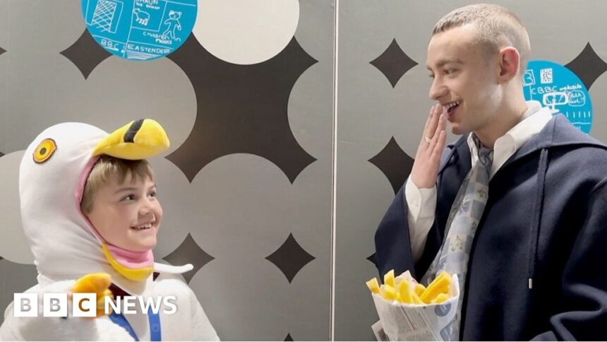 ‘Seagull Boy’ teaches Eurovision hopeful Olly Alexander how to do famous impression