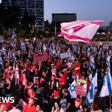 Thousands of Israelis rally for hostage deal as talks continue