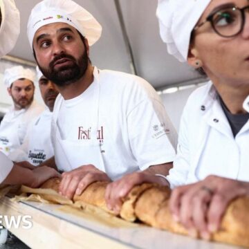 French bakers beat world record for longest baguette