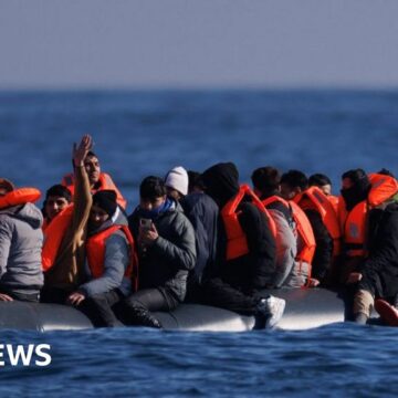 Starmer to unveil plans to tackle small boats