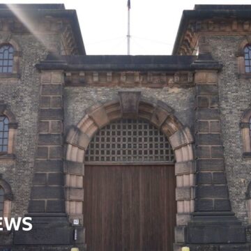 Wandsworth Prison still lacks security – inspector