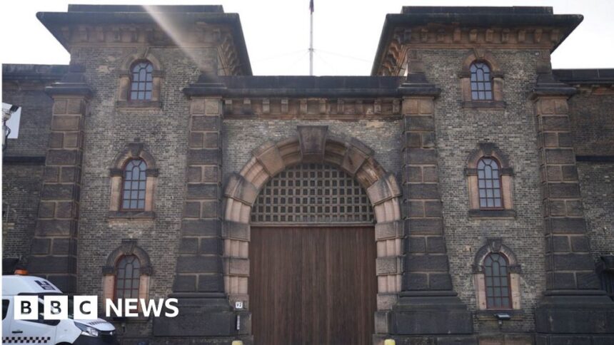 Wandsworth Prison still lacks security – inspector