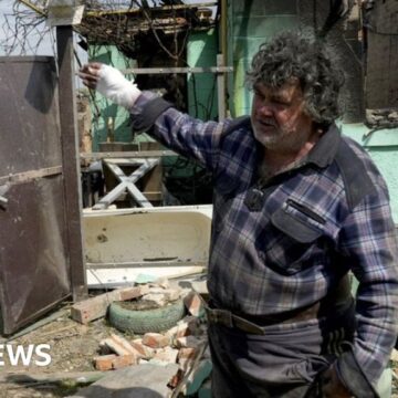 Hundreds flee Ukraine border area after Russia attack