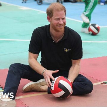 Nigeria: Prince Harry plays sit-down volleyball