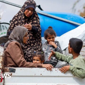 Gaza war: Almost 450,000 people have fled Rafah in a week, UN says