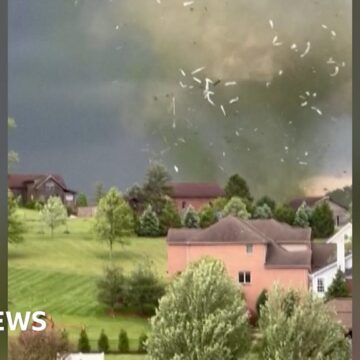 Video captures moment tornado rips through buildings