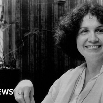 Canadian writer and Nobel prize winner Alice Munro dies at 92