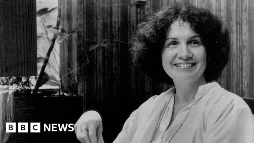 Canadian writer and Nobel prize winner Alice Munro dies at 92