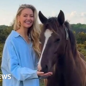 Neighbours’ April Rose Pengilly criticised for petting ponies in New Forest