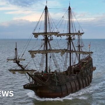 Replica of 17th Century Spanish boat docks in Great Yarmouth