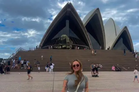 Ellie Harris Girl outside The Sydney Opera House