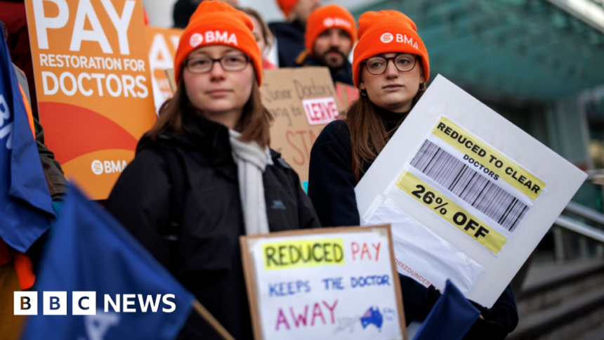 Junior doctors in England agree to talks with government