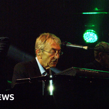 ELO keyboardist Richard Tandy dies at age of 76