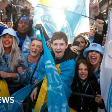 Thousands turn Manchester blue for Cituy’s victory parade