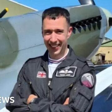 Red Arrows pay tribute to Spitfire crash pilot