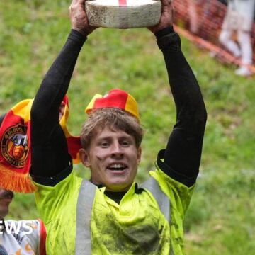 Gloucestershire cheese rolling attracts thousands of fans