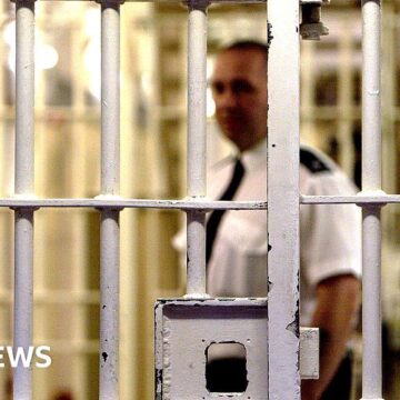 Ministers accused of cover-up on prisoners freed early