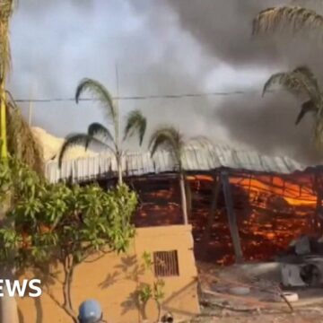 Smoke and flames at deadly India arcade fire