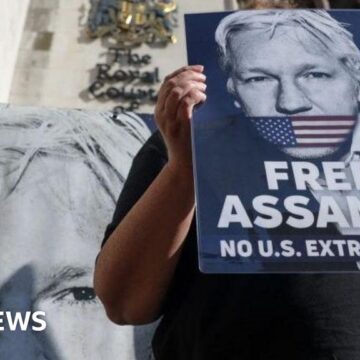 Assange wins right to challenge US extradition