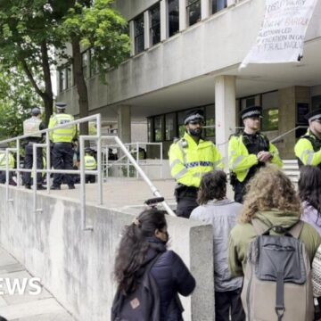 Oxford university offices locked down due to Palestine protest