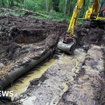 Emergency work overnight as thousands without water