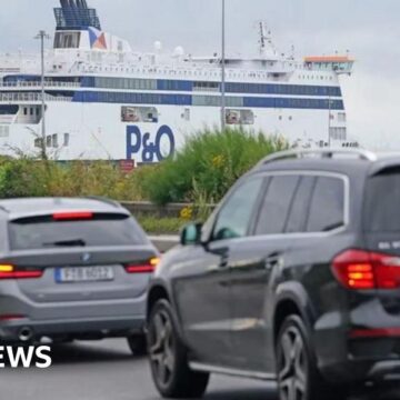 Long delays for ferry passengers at port