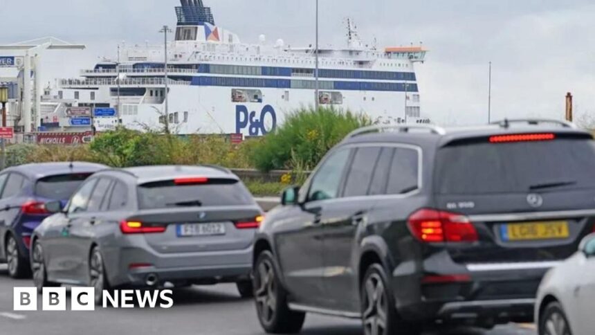 Long delays for ferry passengers at port