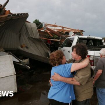 Several dead in Iowa as storms batter Midwest