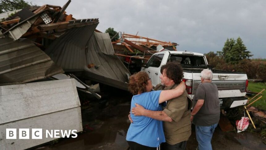 Several dead in Iowa as storms batter Midwest