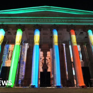 National Gallery celebrates 200 years with light show