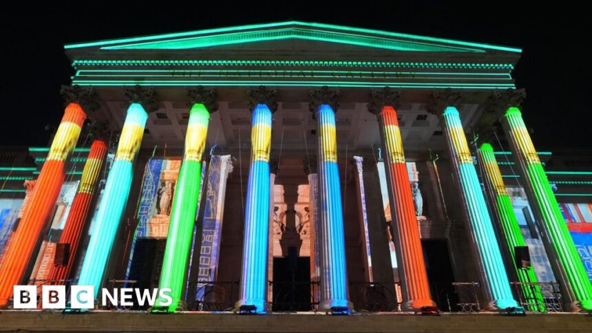 National Gallery celebrates 200 years with light show