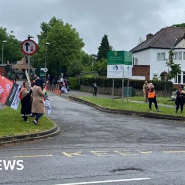 Support staff strike over pay at 35 Birmingham schools