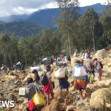 Desperate rescue for hundreds in landslide