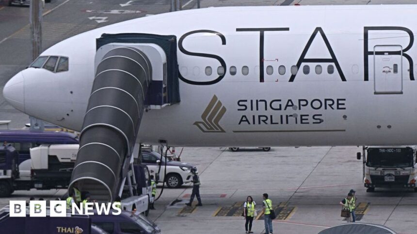 Singapore Air chief thanks staff after turbulent episode