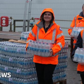 Hundreds of properties without water for sixth day