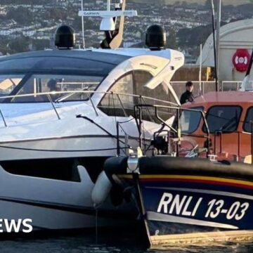 Exmouth RNLI rescues motor yacht in 11-hour operation