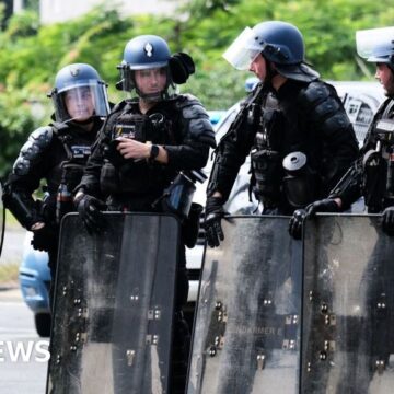 More French police arrive in New Caledonia amid riots