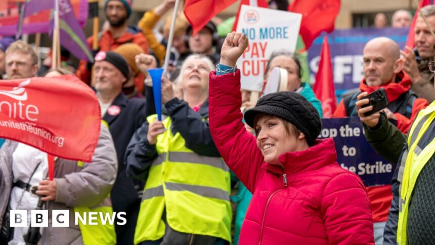 Colleges on strike as pay dispute continues in Scotland