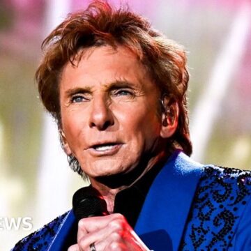 Manilow to play Co-op Live and not 'back-up' arena