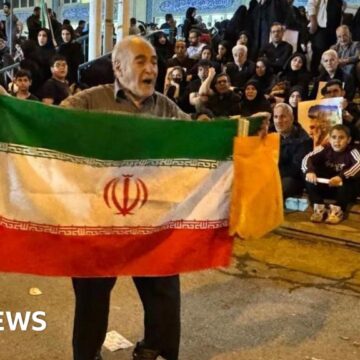 Crowds gather ahead of Iranian president's funeral