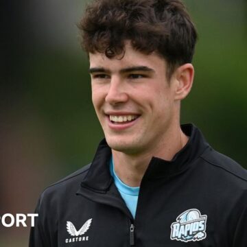 Josh Baker: Worcestershire spin bowler dies, aged 20