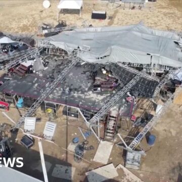 Drone video shows aftermath of Mexico stage collapse