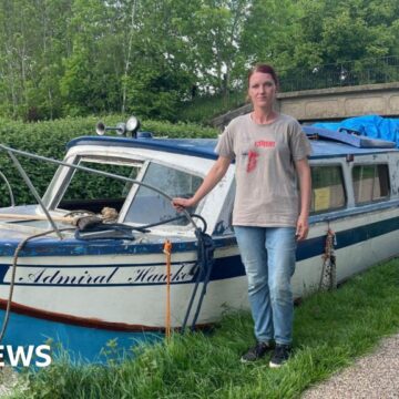 Woman left homeless after canal boat stolen