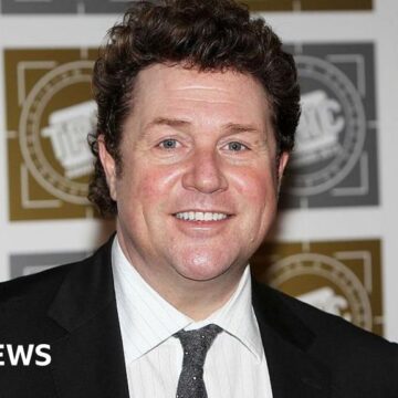 Michael Ball thanks Steve Wright in debut BBC Radio 2 Sunday Love Songs show