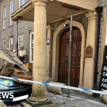 Car crashed into 600-year-old Somerset pub damaging pillars