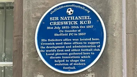 Simon Thake/BBC A blue plaque commemorating Sir Nathaniel Creswick